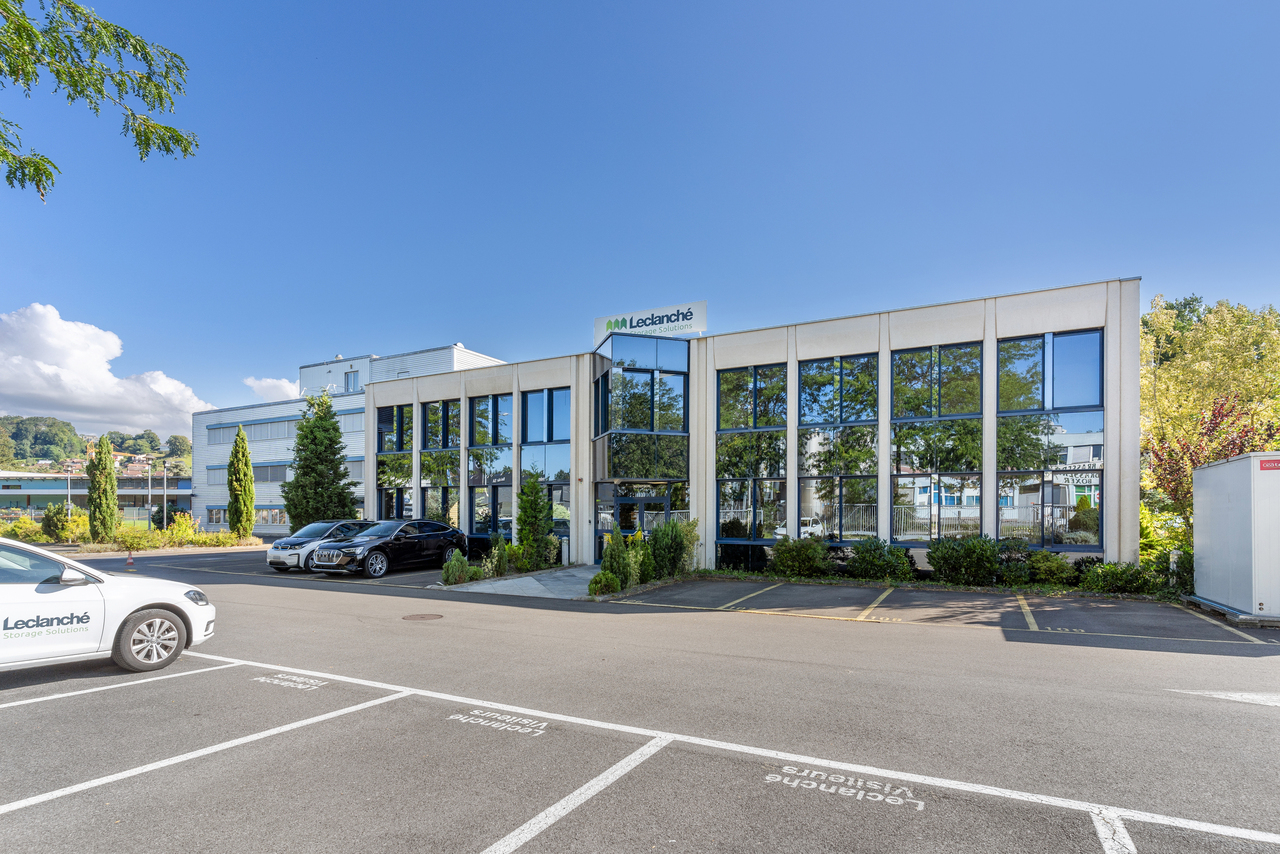 280m² office