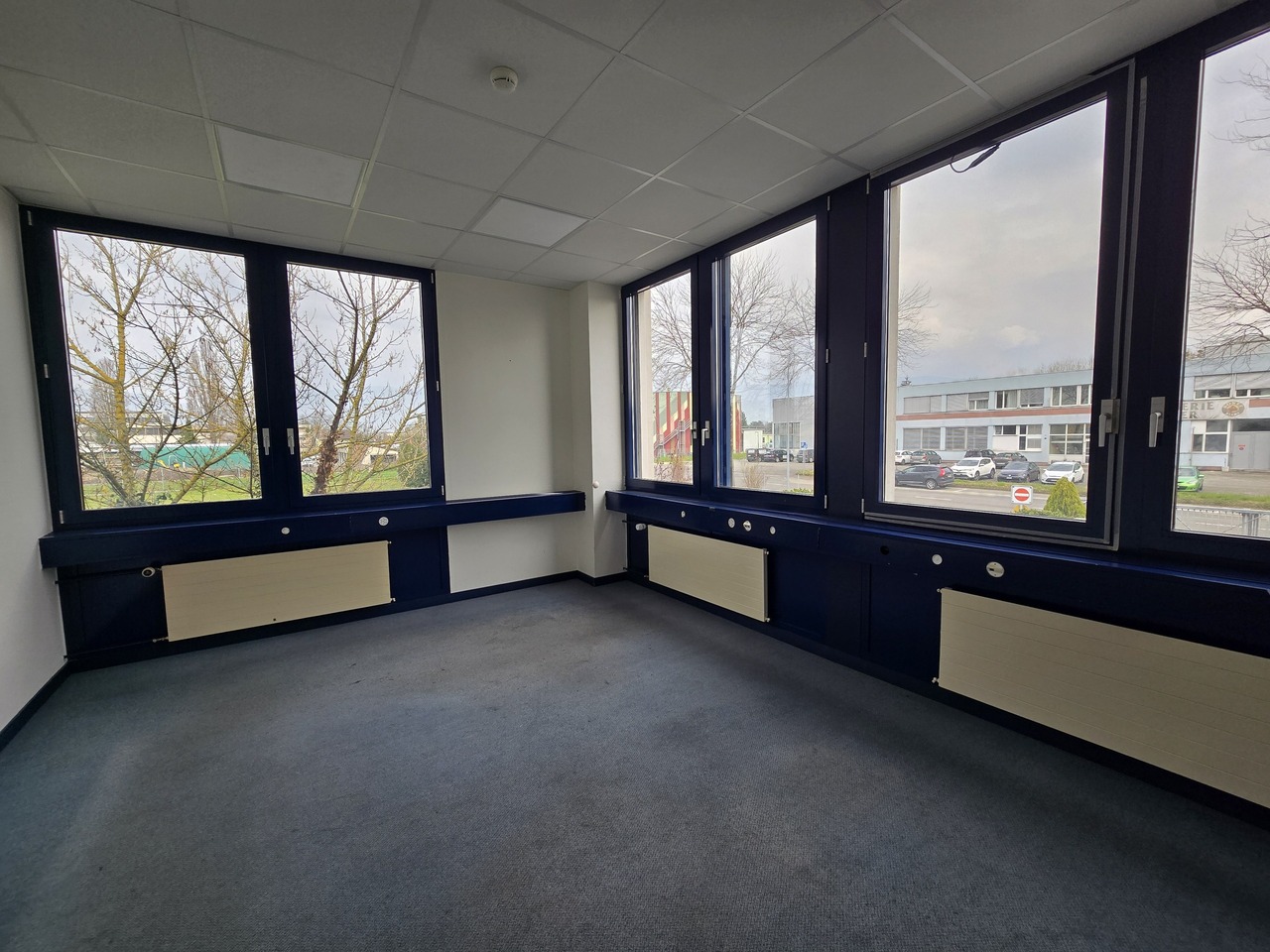 280m² office