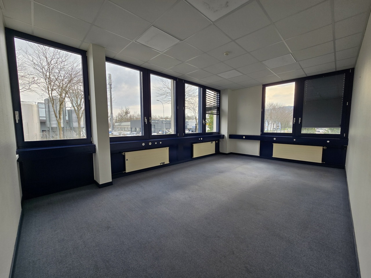 280m² office