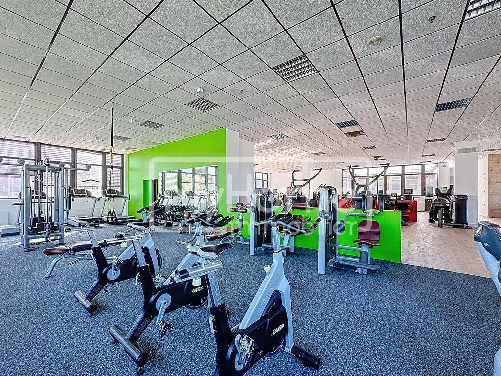967m² Laden