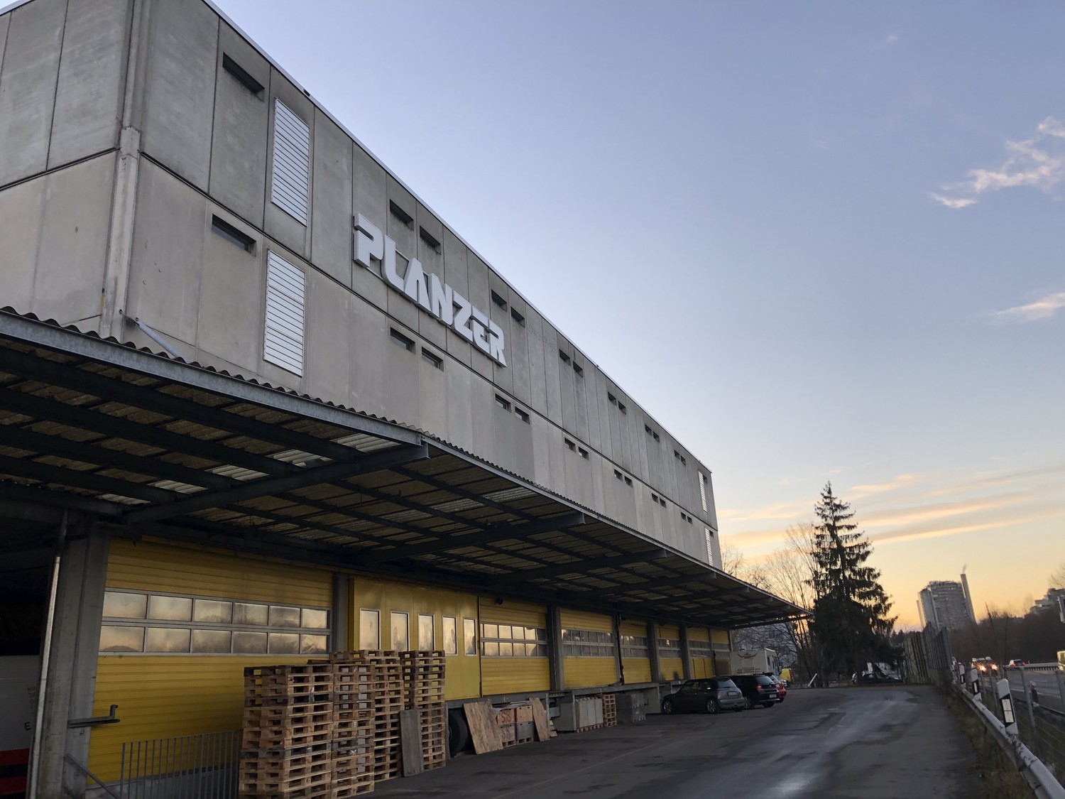 8595m² commerciale