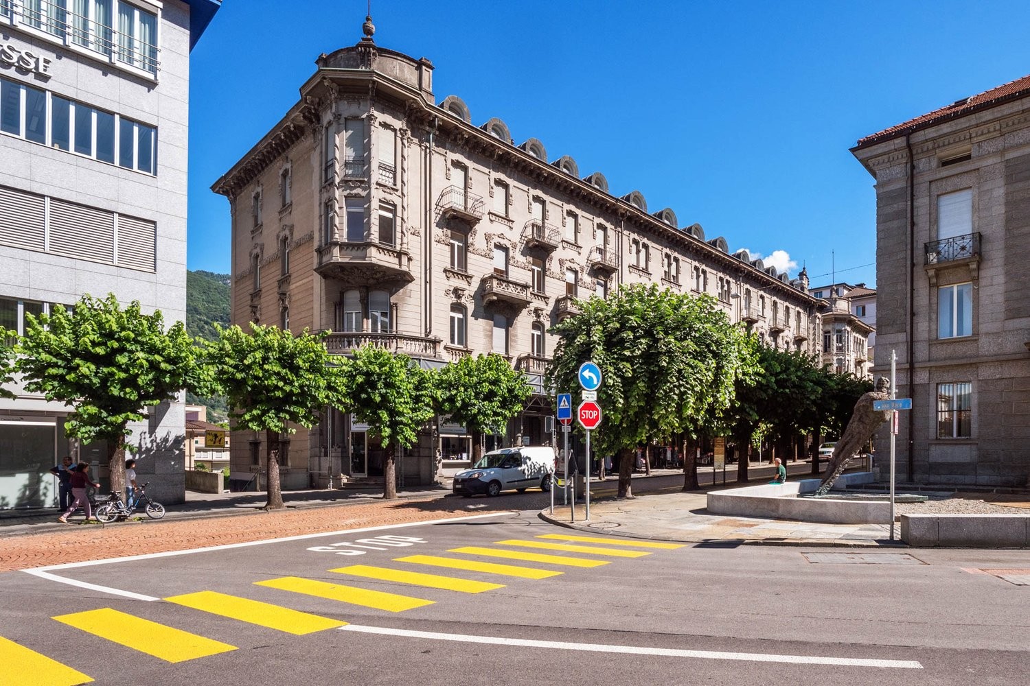 140m² office