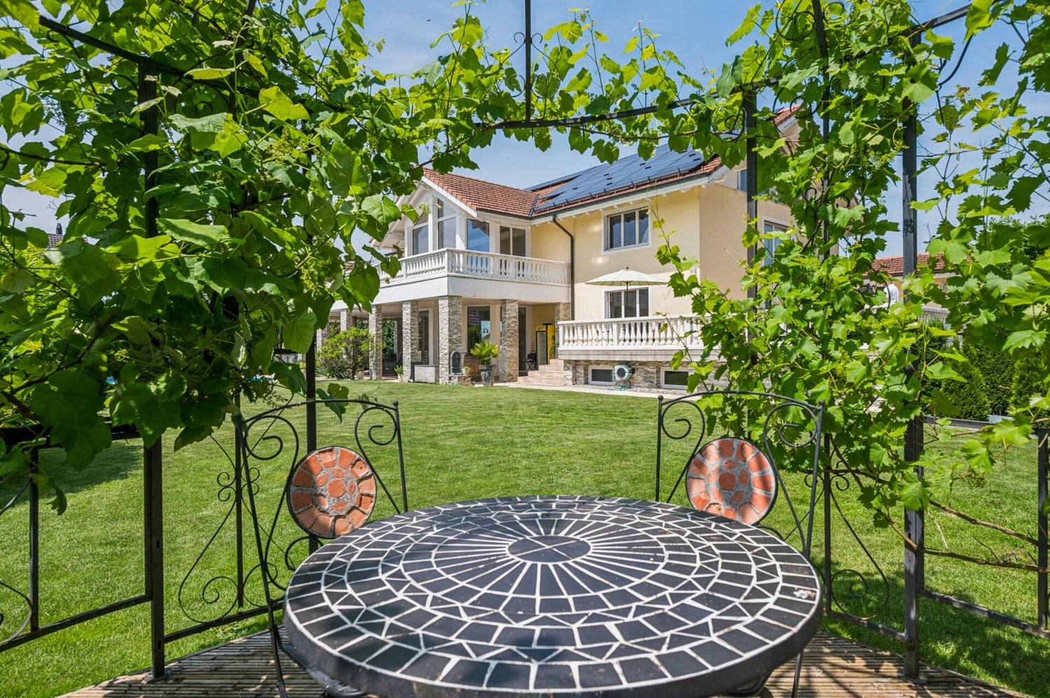 8 ½ rooms villa