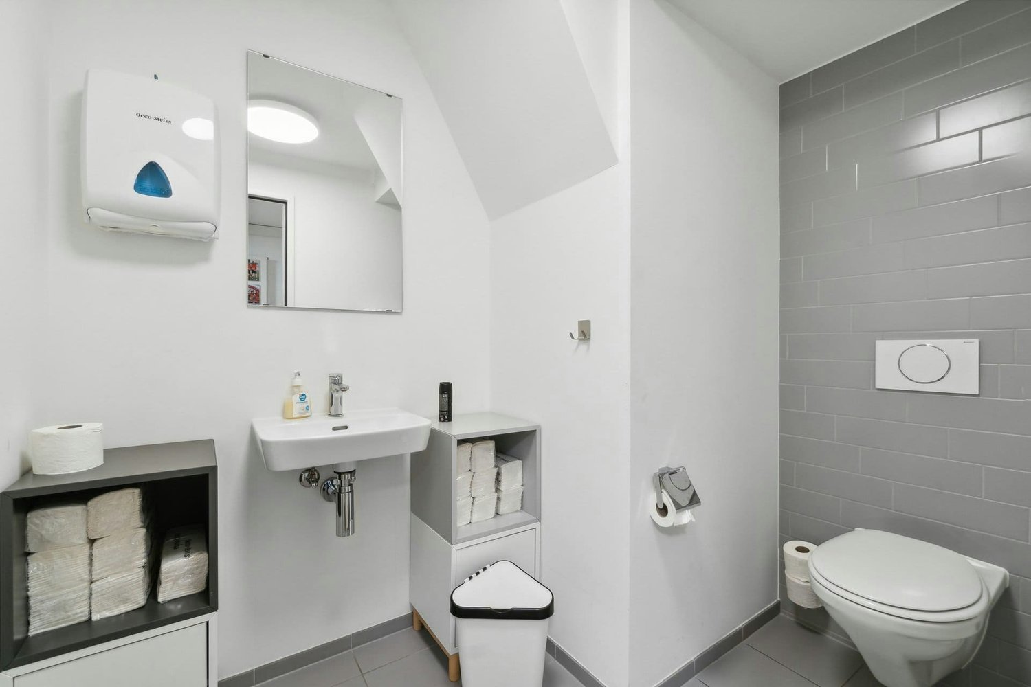 189m² office