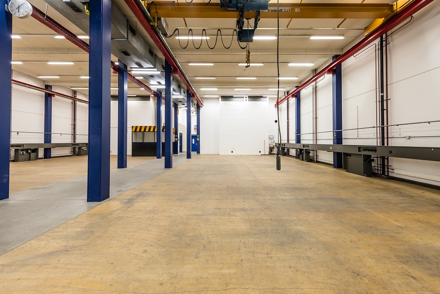 1020m² workshop