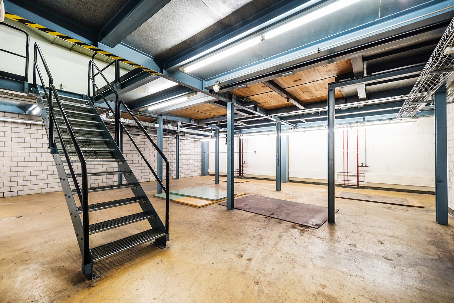 1020m² workshop
