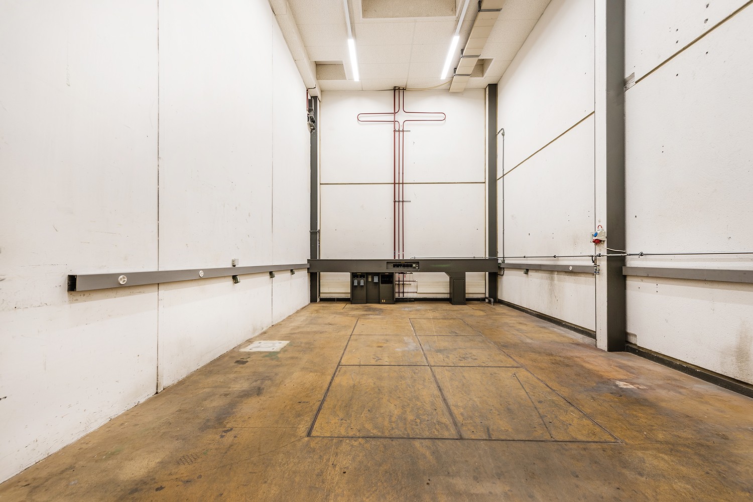1020m² workshop