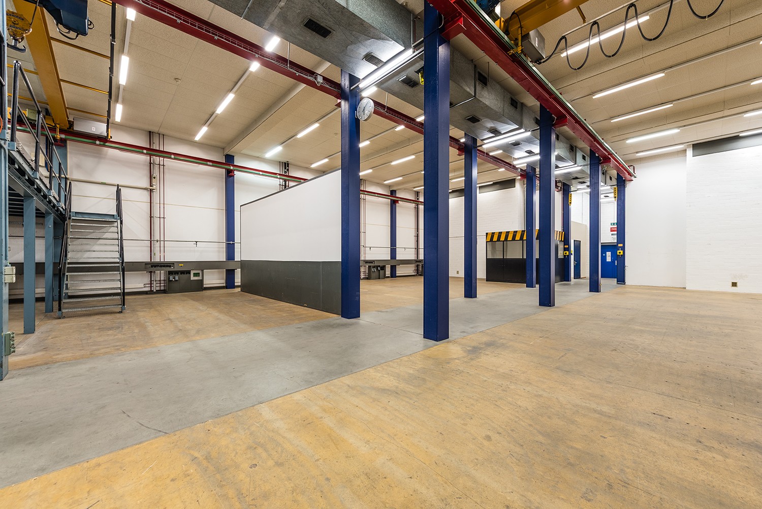 1020m² workshop