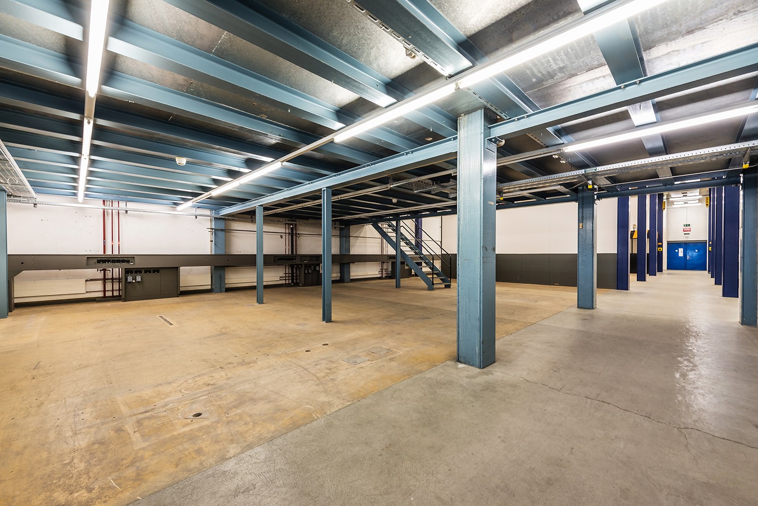 1020m² workshop