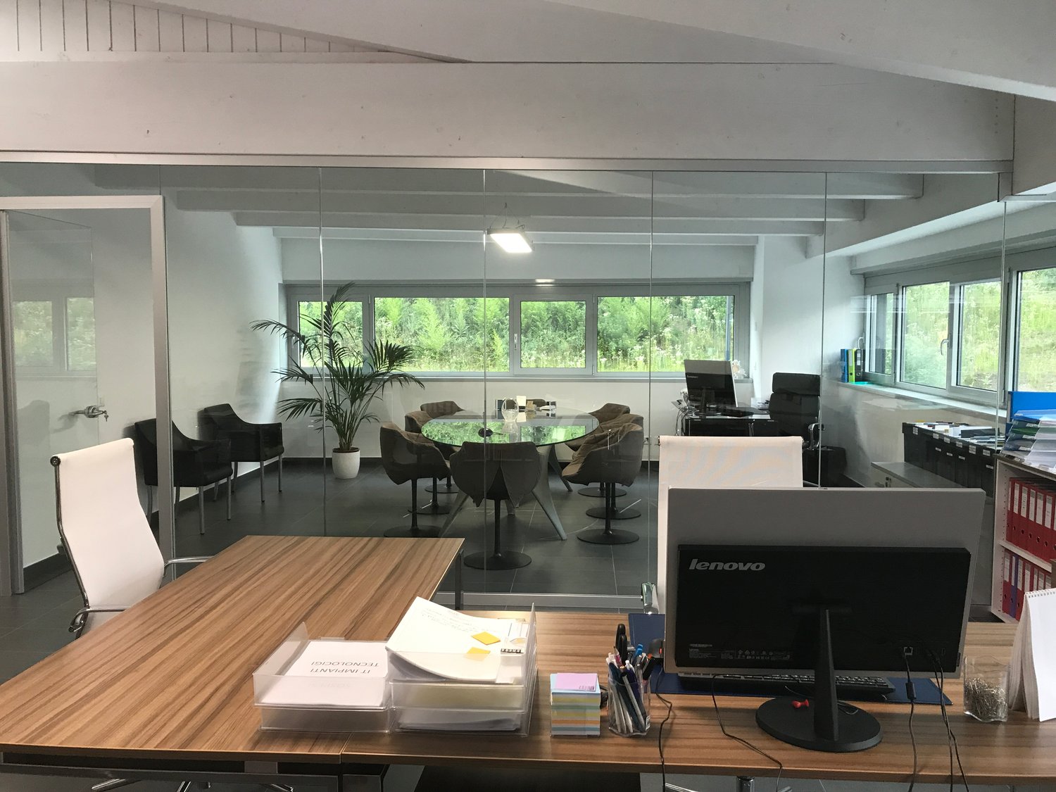 90m² office