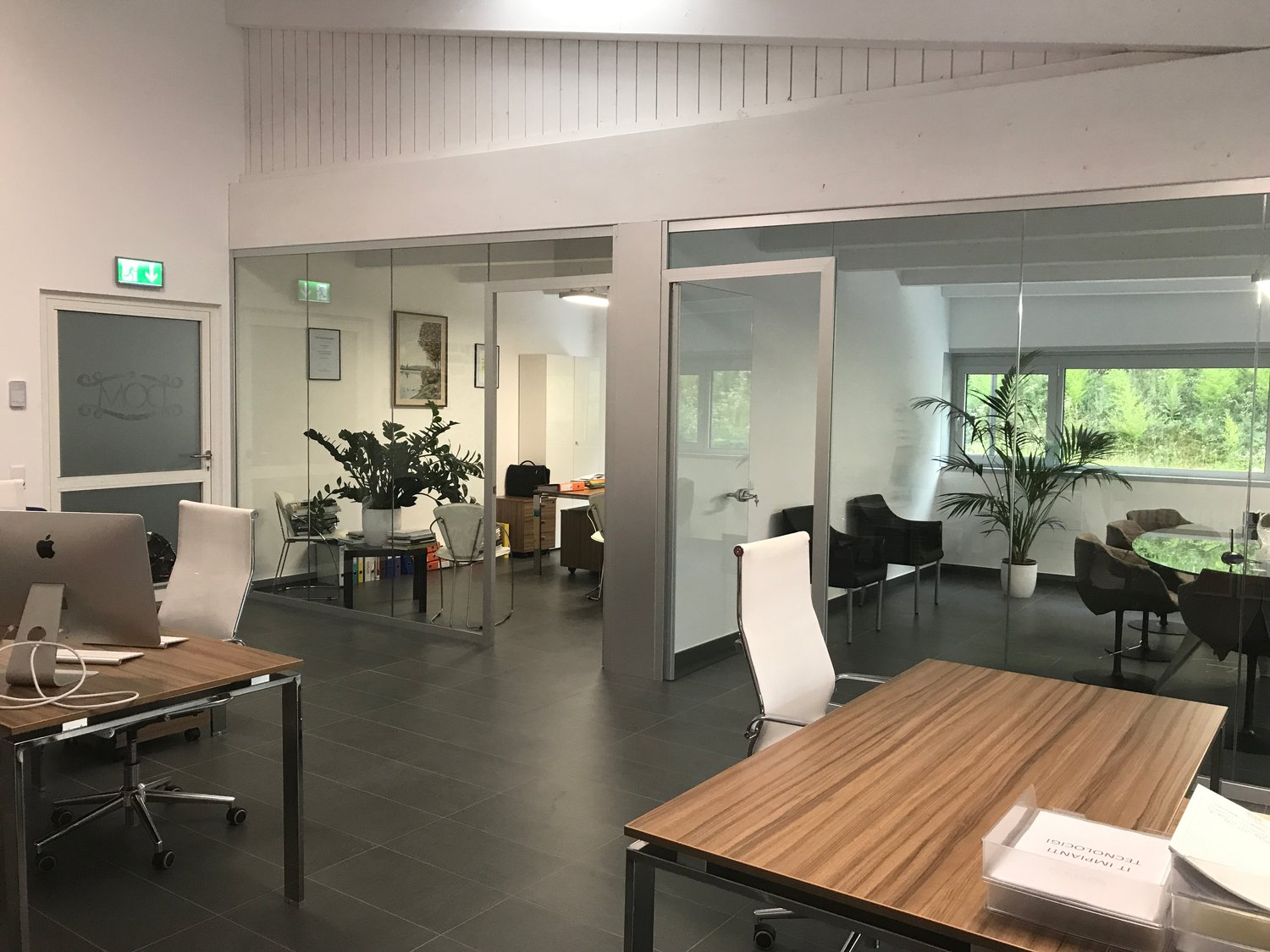 90m² office