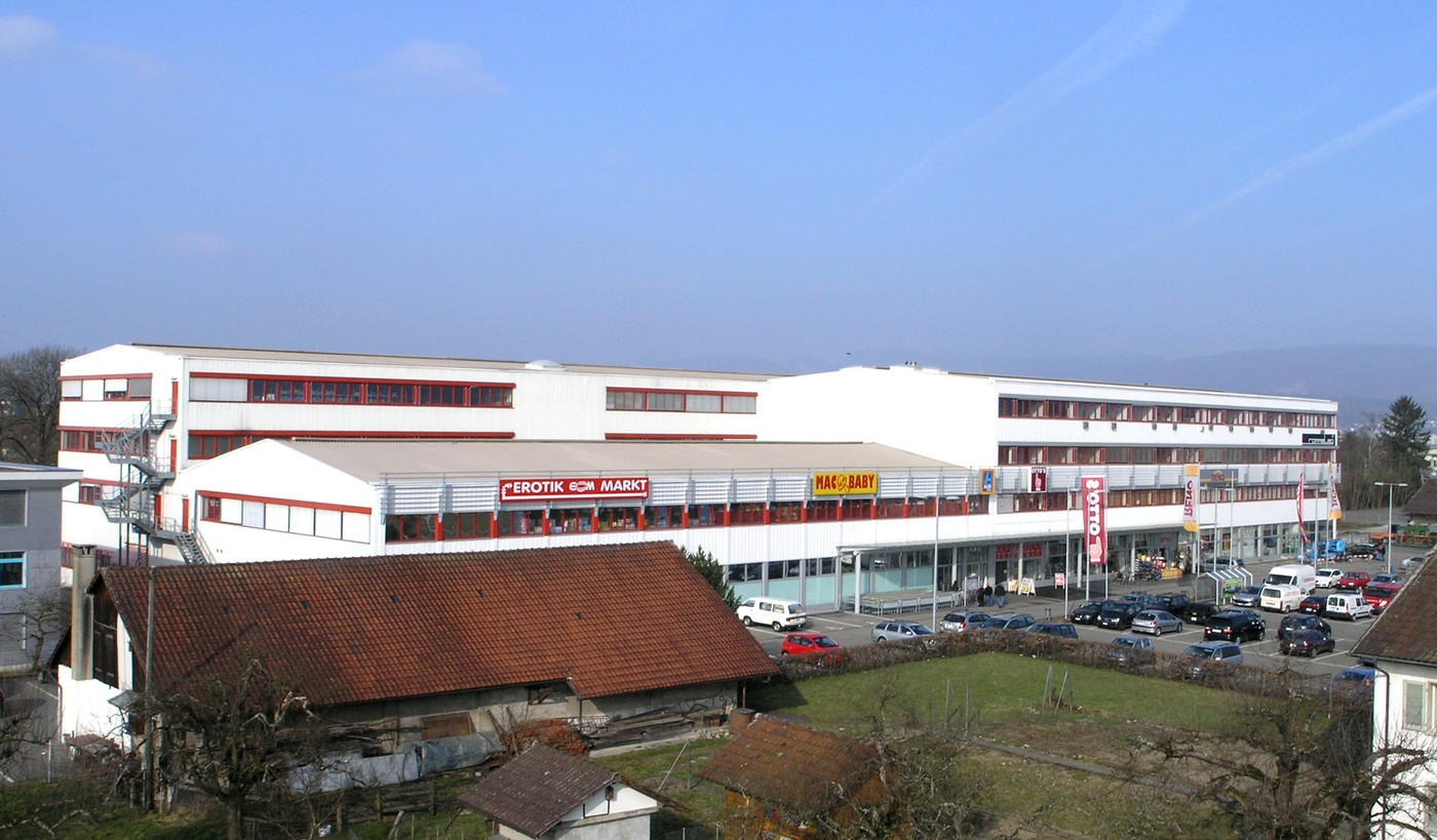 630m² shop