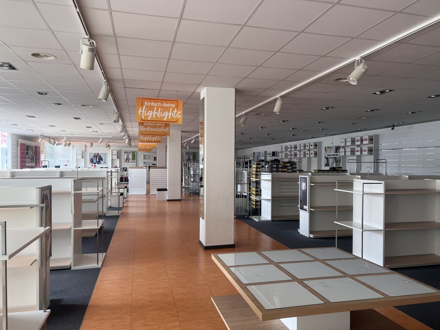 630m² shop