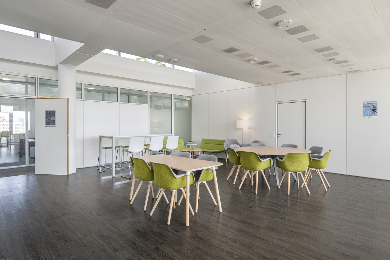 700m² office