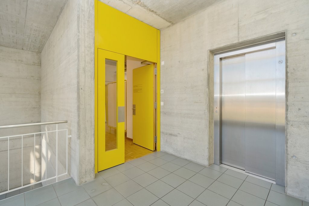 120m² office