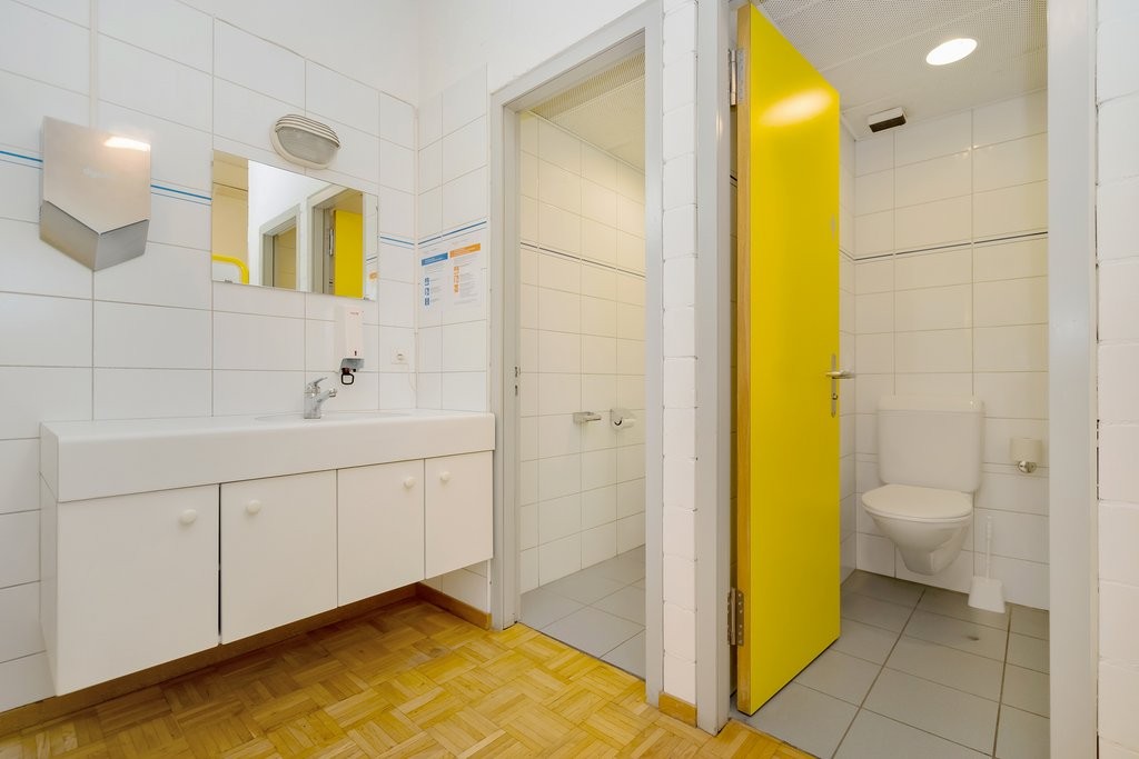 120m² office