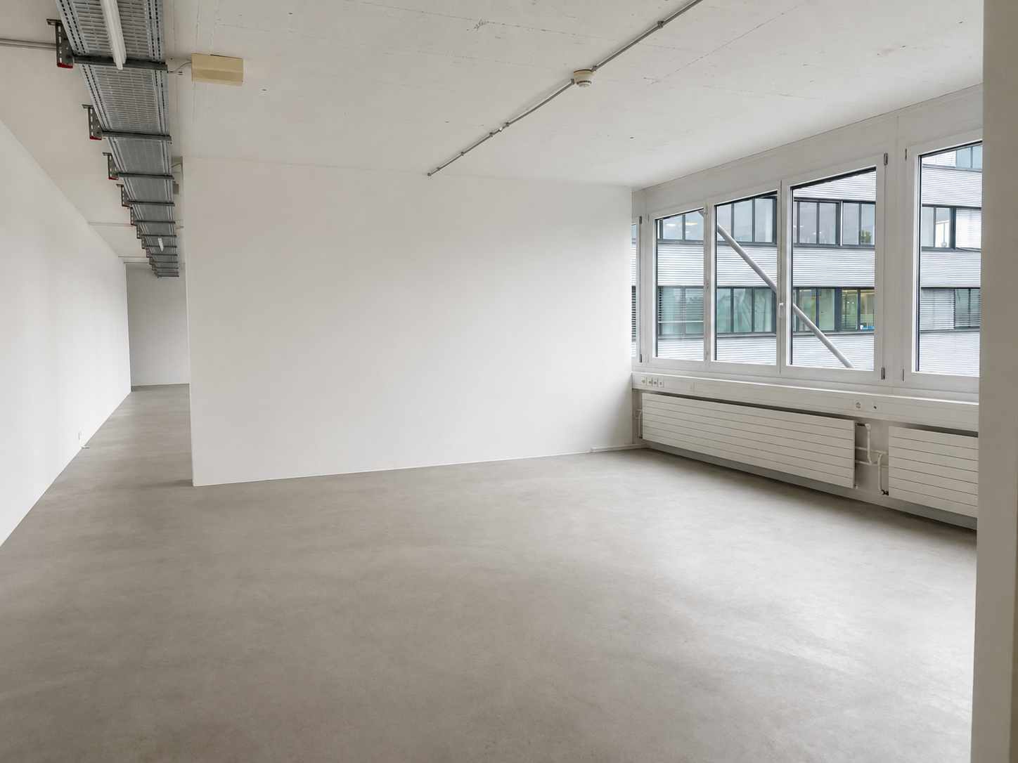 304m² commercial