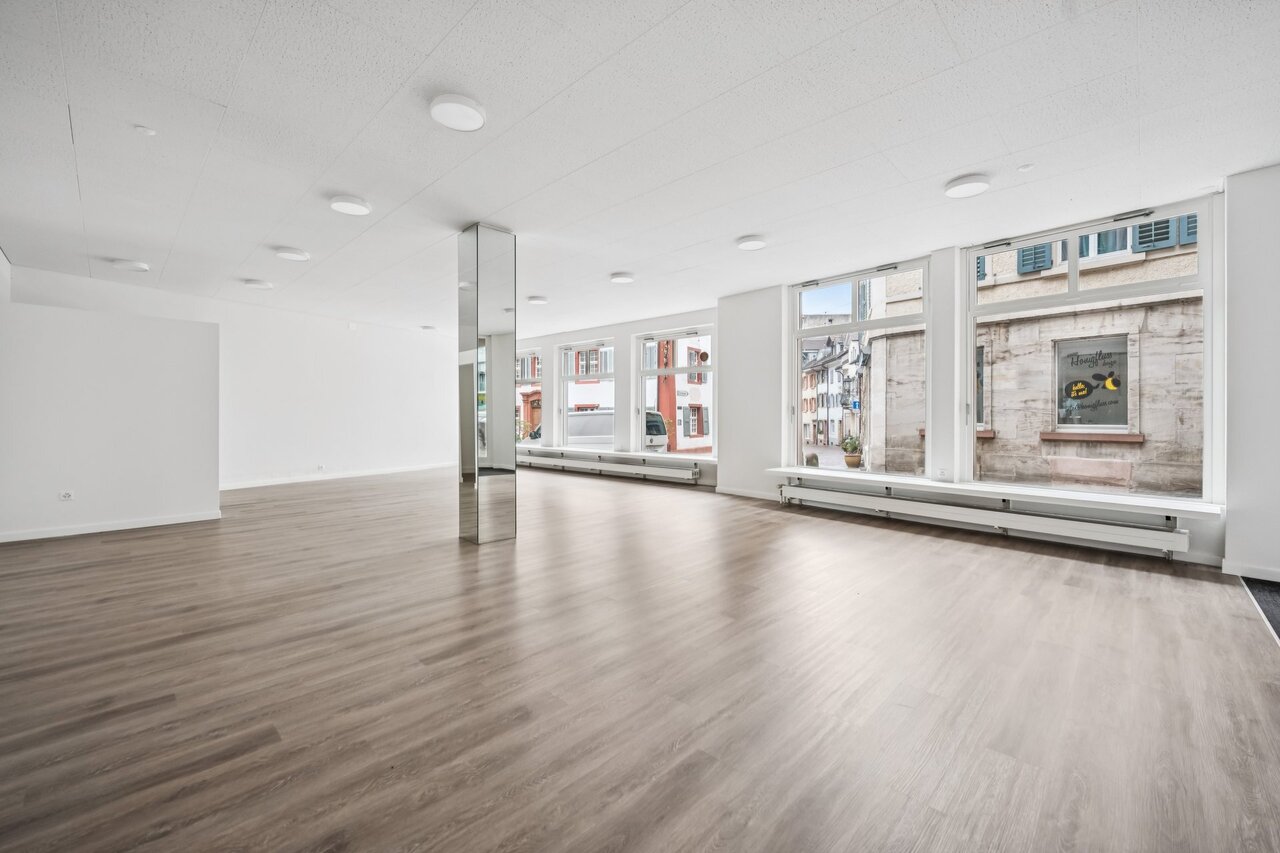 86m² commercial