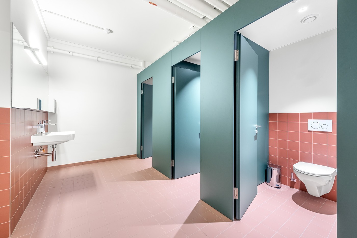 98m² commercial