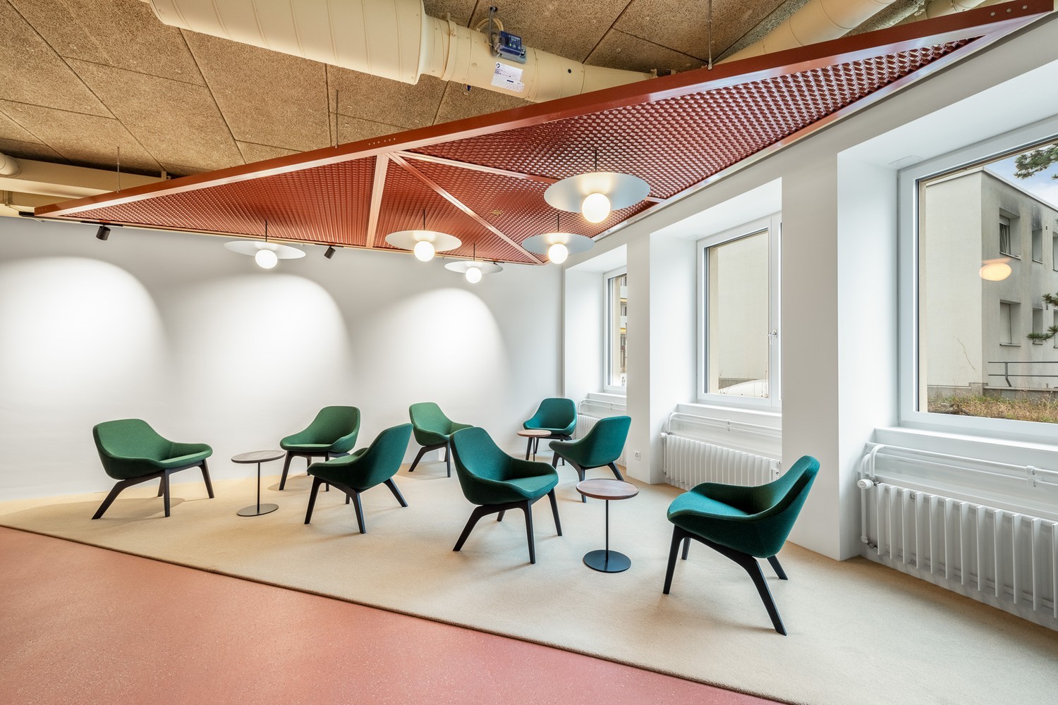 98m² commercial