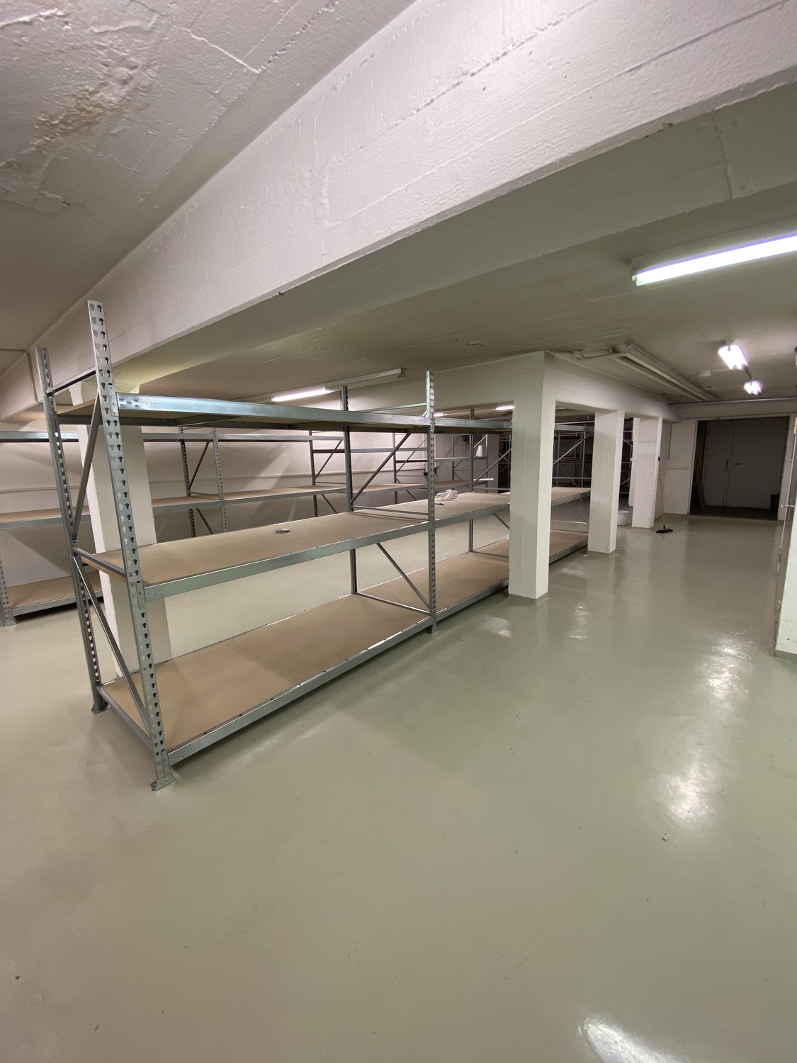 303m² commercial