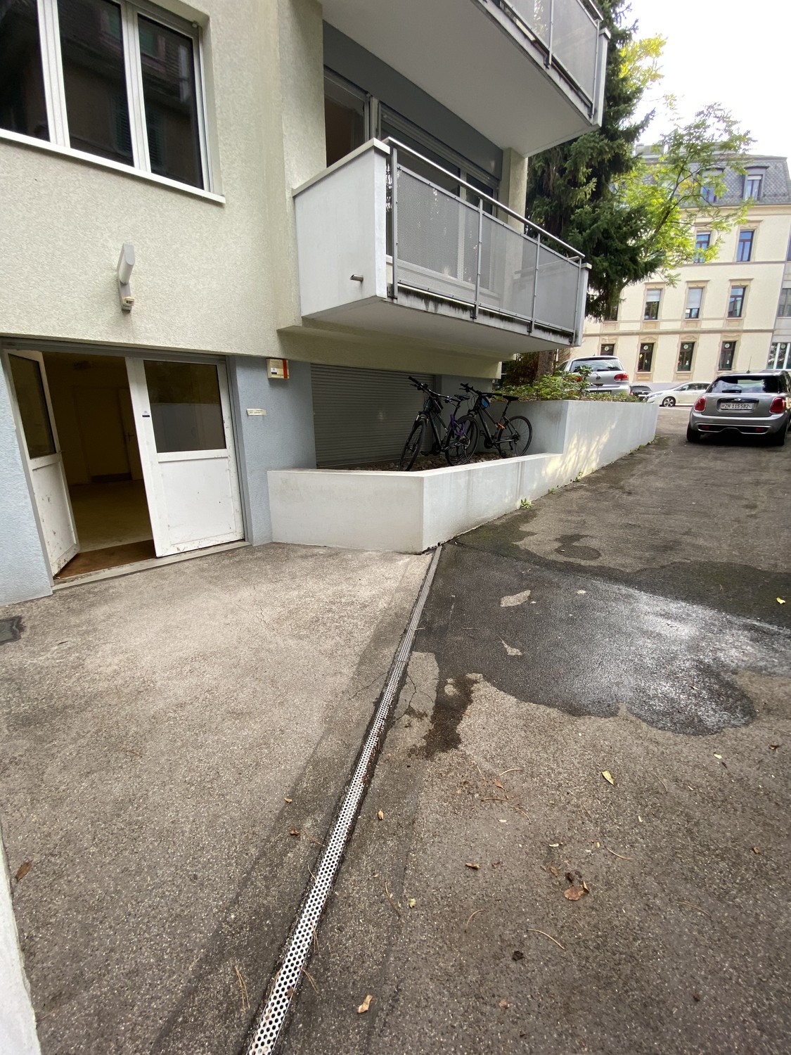 303m² commercial