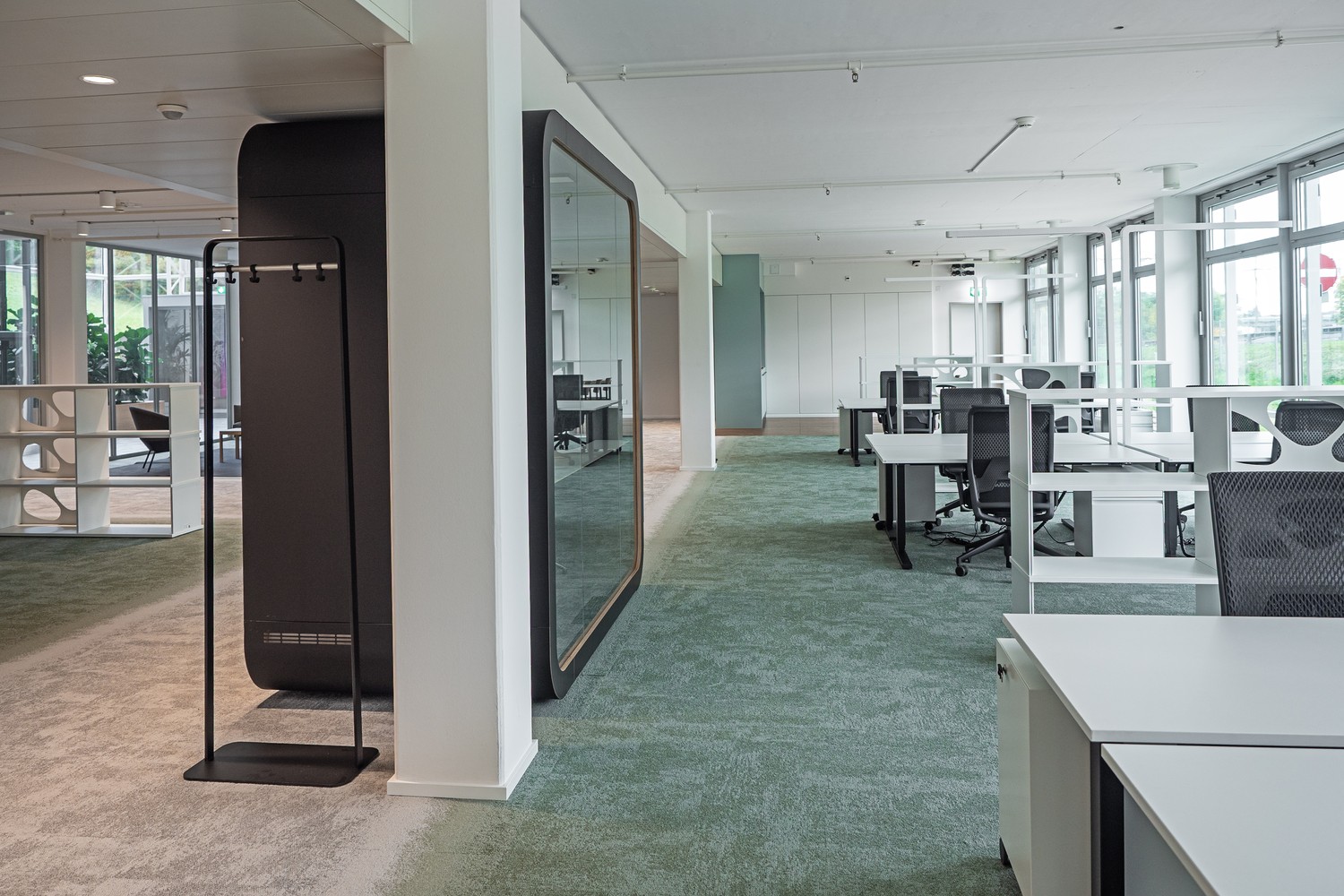 256-3300m² office