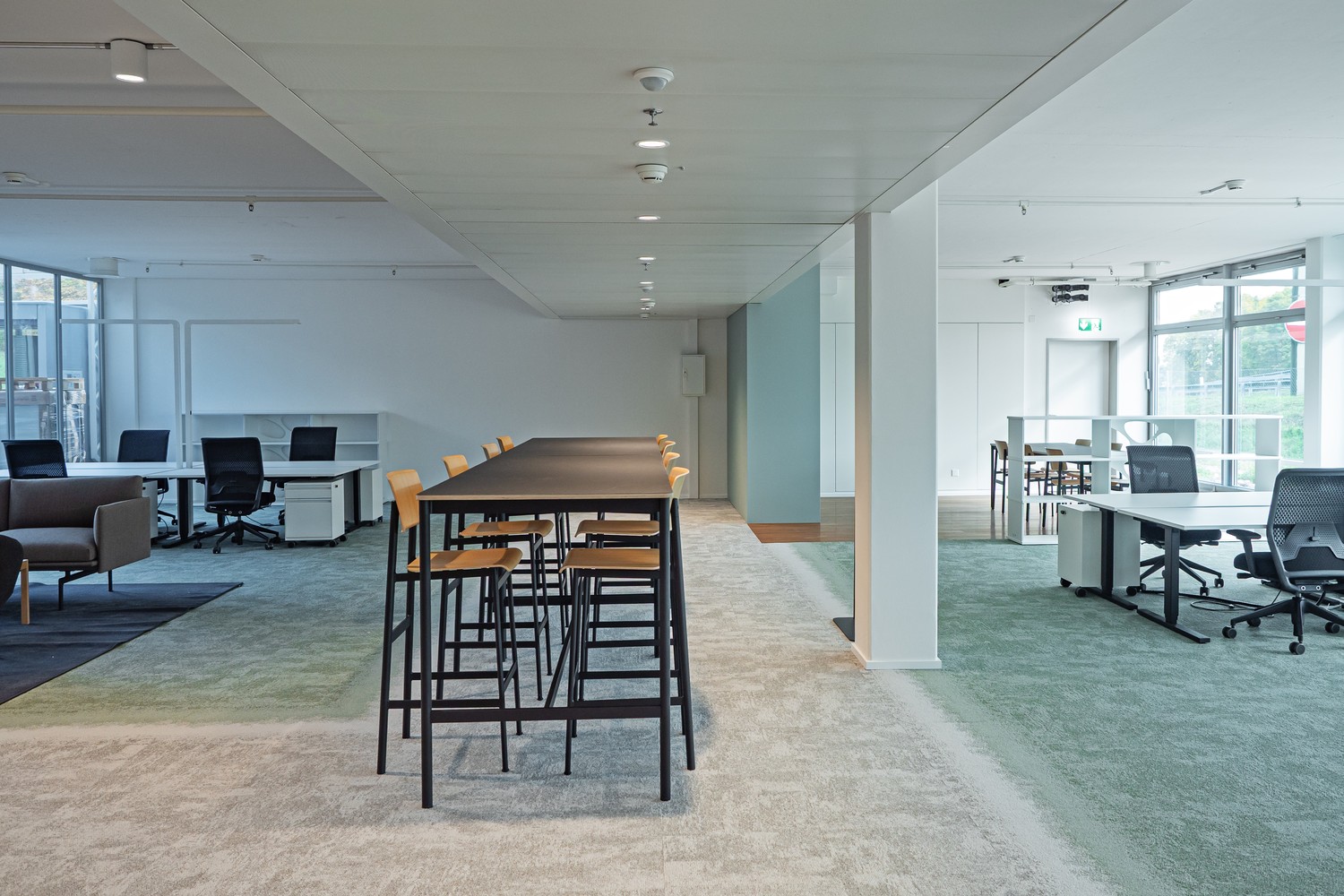 256-3300m² office