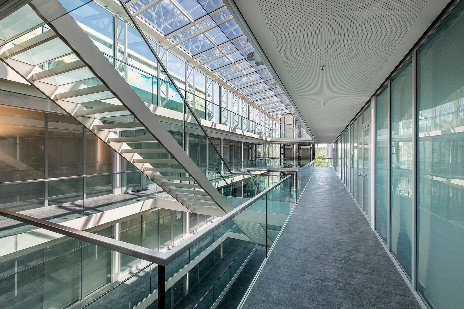 256-3300m² office