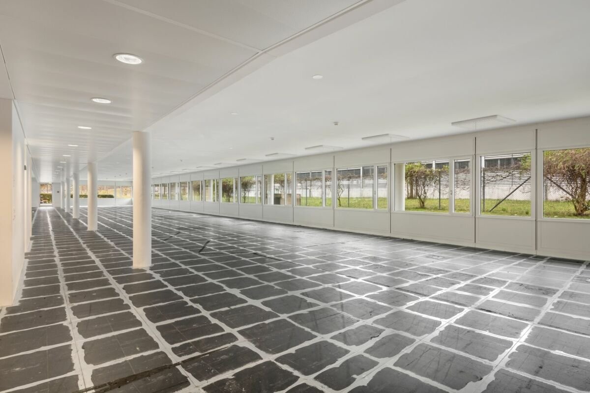 300m² office