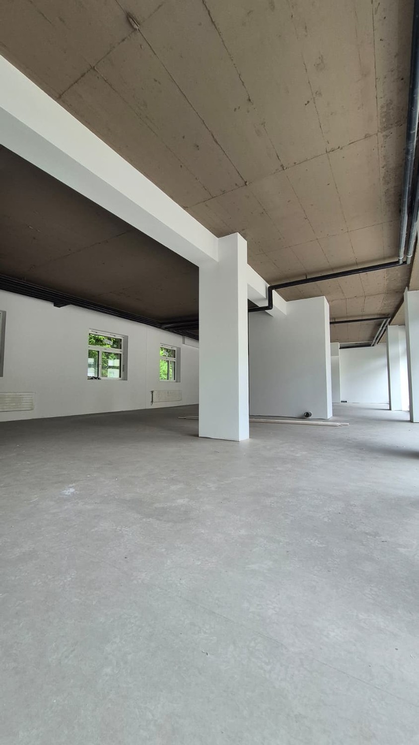 103m² commercial