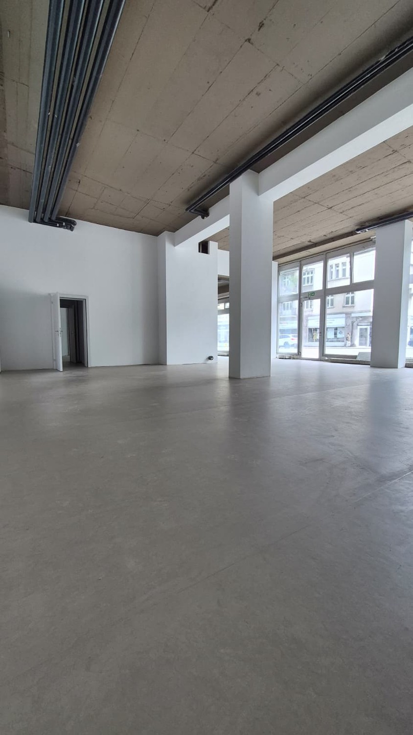 103m² commercial
