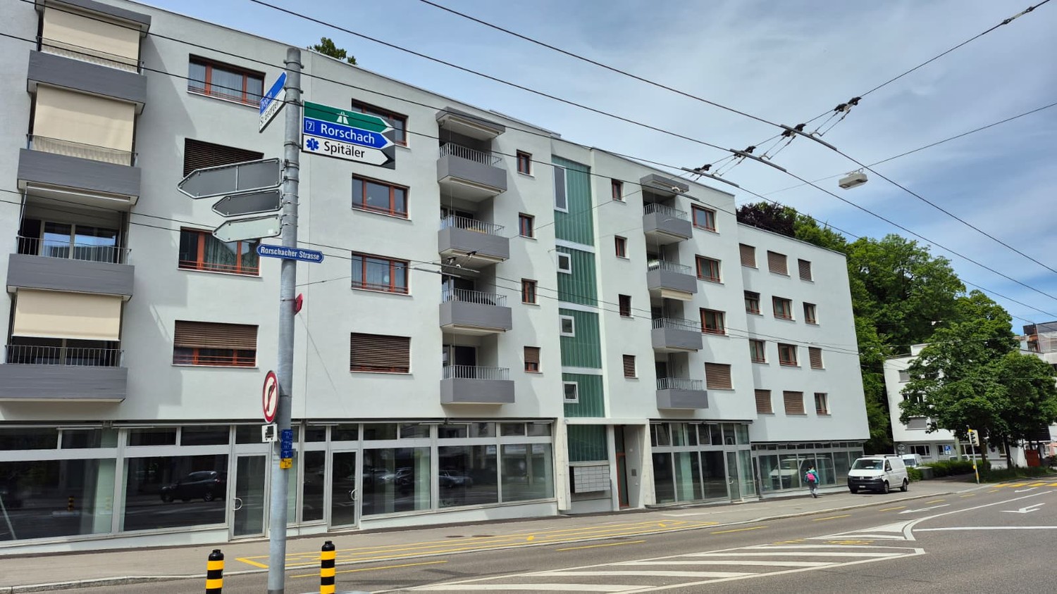 103m² commercial