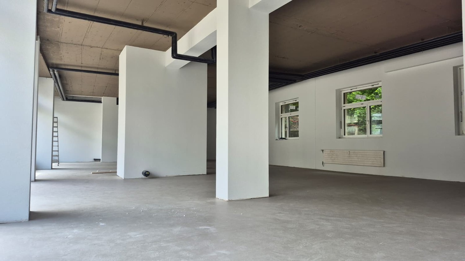 103m² commercial