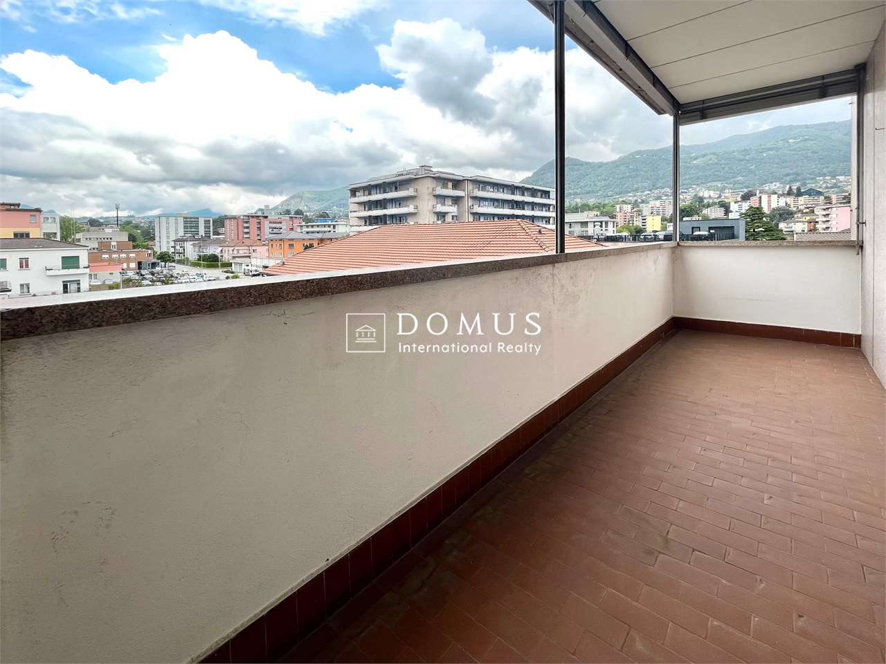 6 rooms apartment