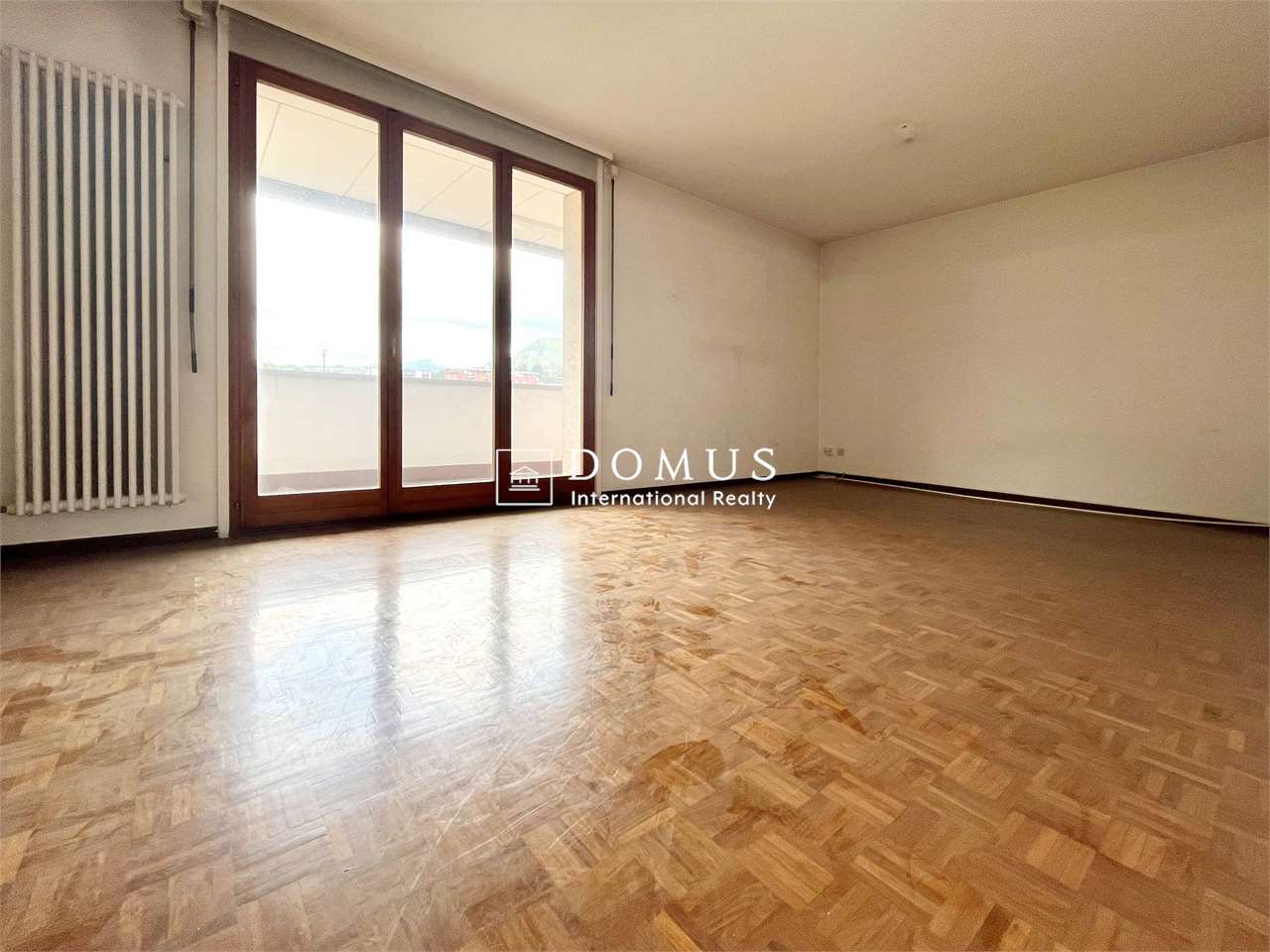 6 rooms apartment