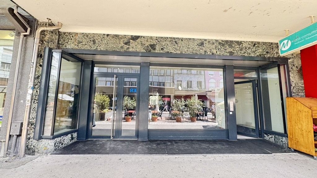 120m² shop