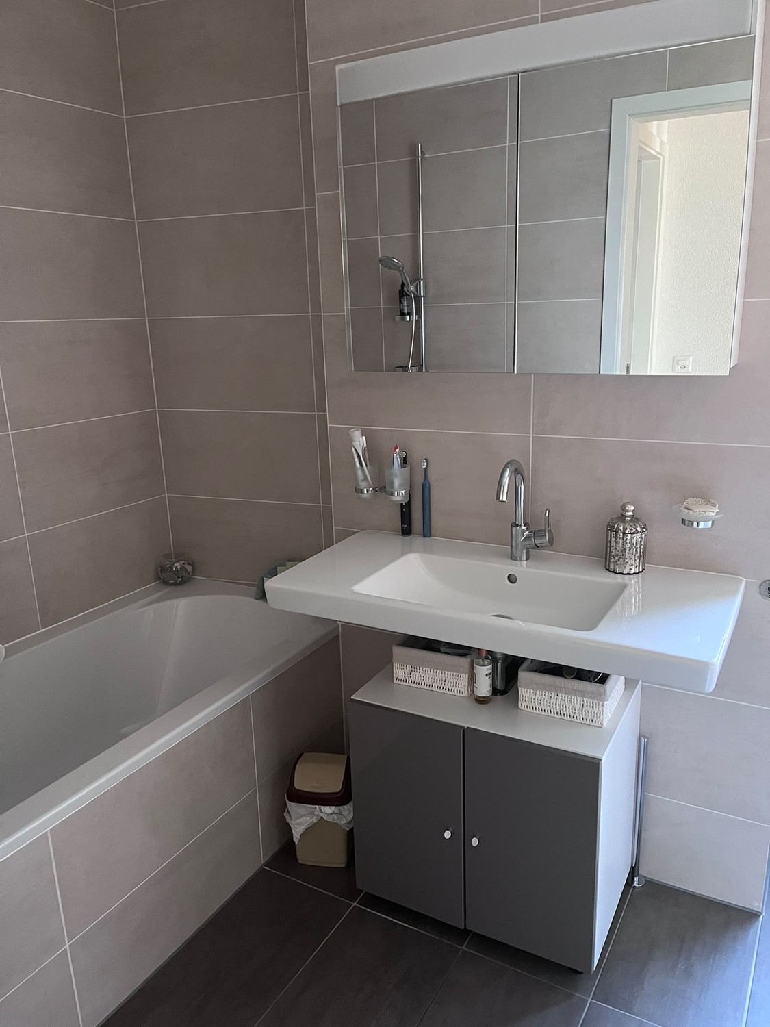 5 rooms apartment