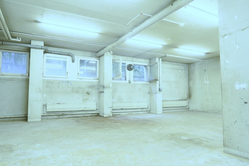 62m² storage room