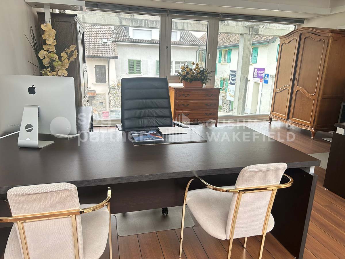 160m² office