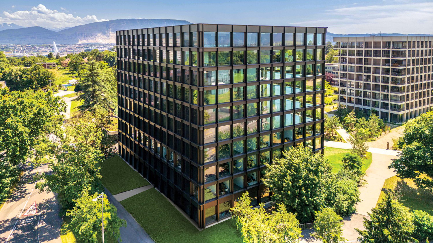 310m² office