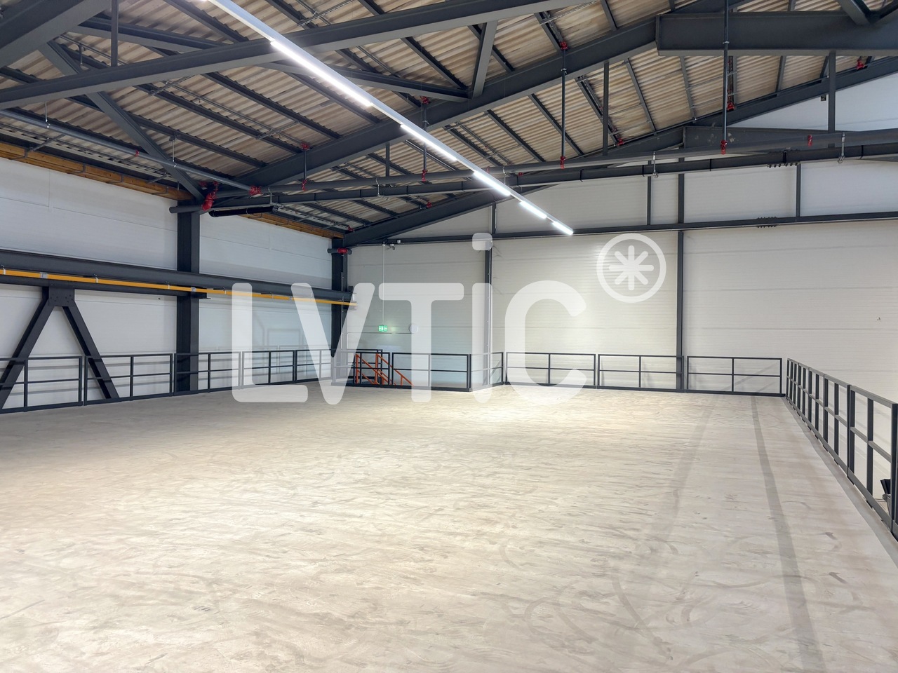 1000m² storage room