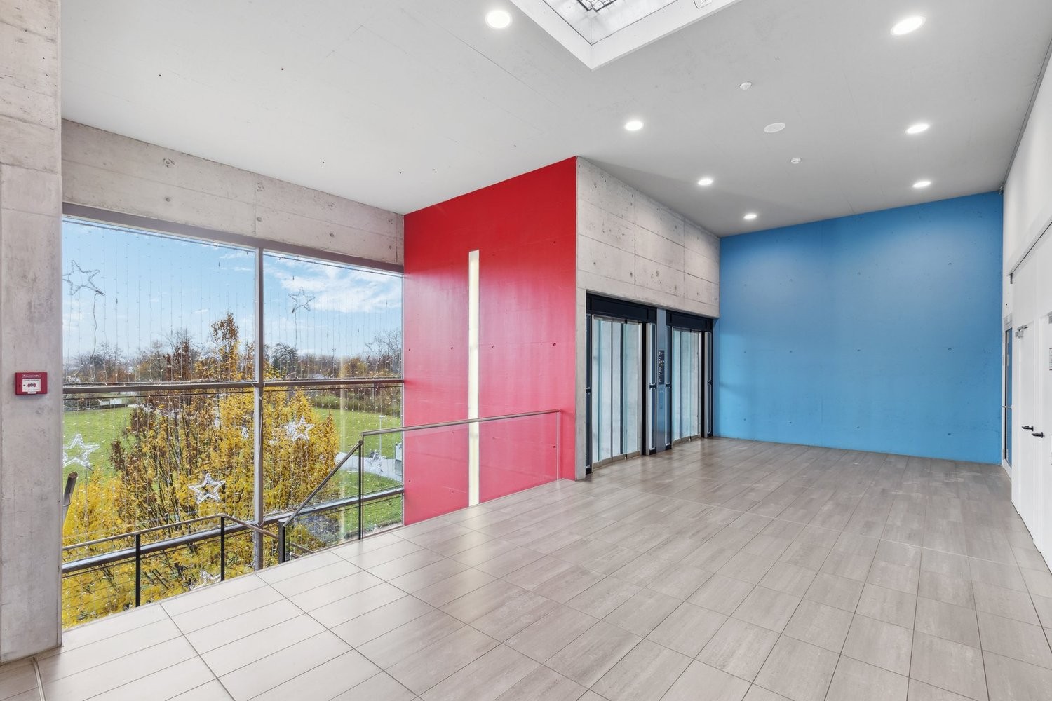 275m² office