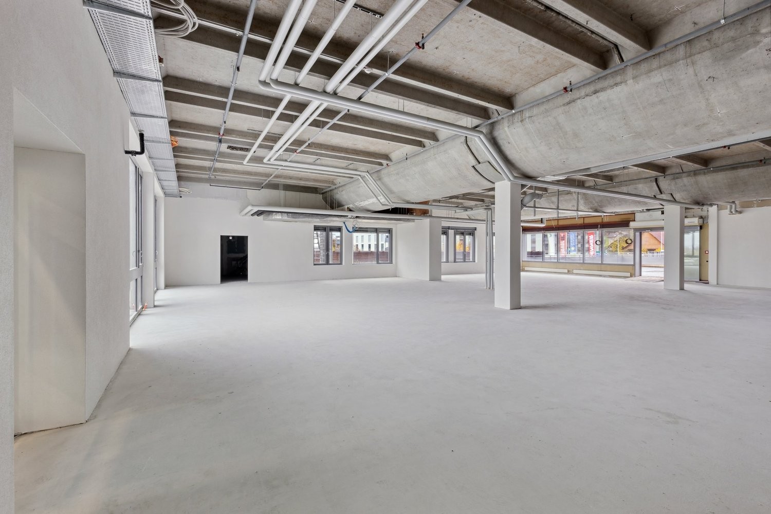 275m² office