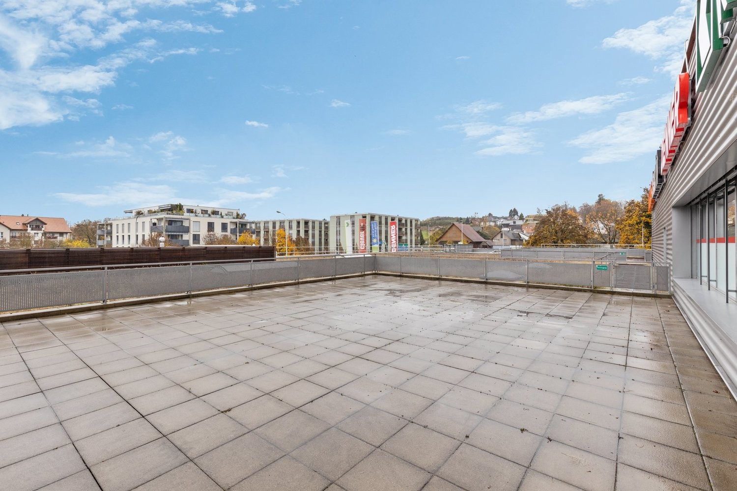 275m² office