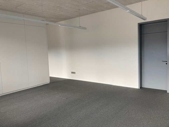 54m² office