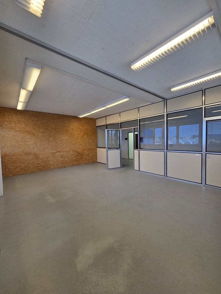 65m² commercial