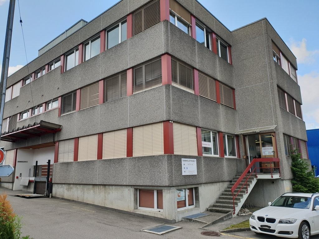 65m² commercial