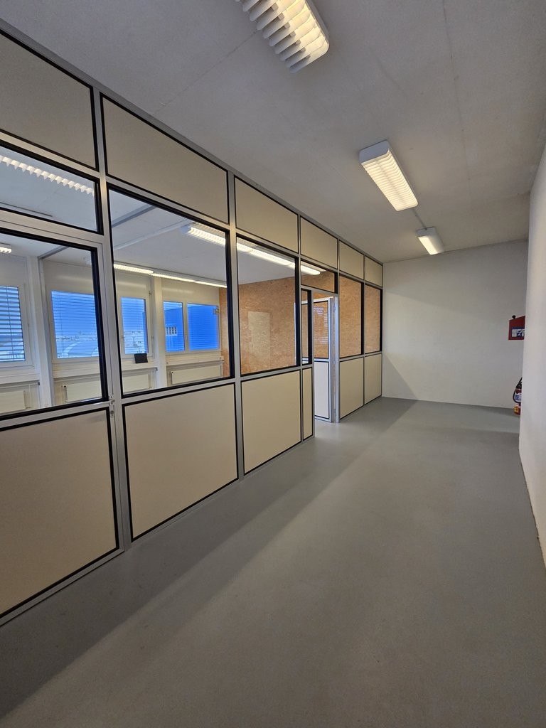 65m² commercial