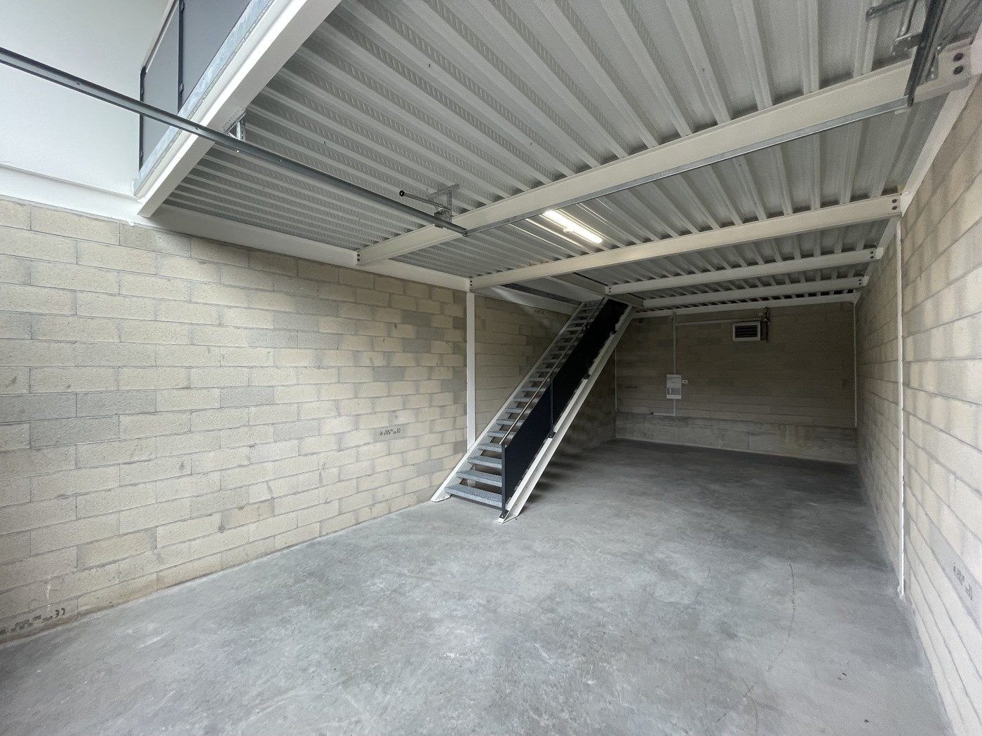110-110m² Gewerbe